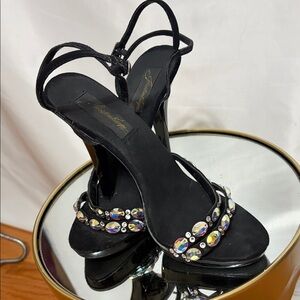 Jonathan Kayne Black 5” heel in women’s size 9